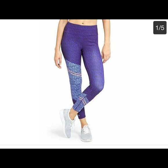 Athleta Pants - Athleta asymmetrical sonar camo 7/8 tights size LP